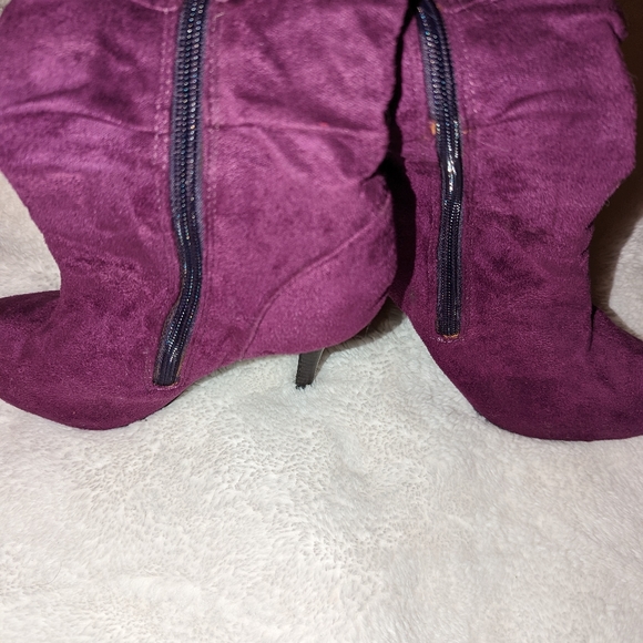 Purple high heel boots with buckle on one side for design and side zippe - Picture 3 of 5